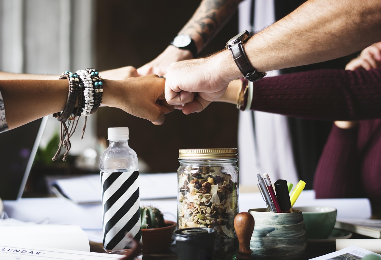 Faut-il créer son entreprise seul ou s’associer dès le départ ?